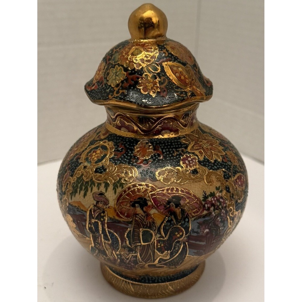 VINTAGE SATSUMA GINGER JAR W/LID With Gold Detail Made In China Hand Painted